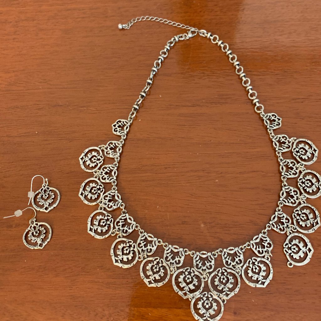 Silver Tone Statement Necklace And Earring Set